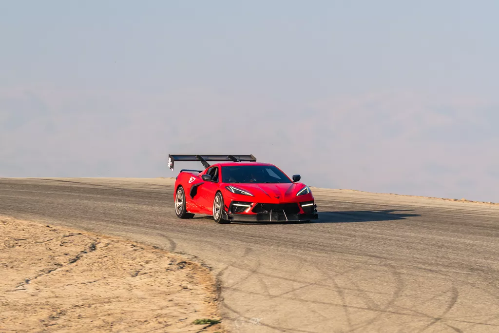 C8 in a pack of track cars